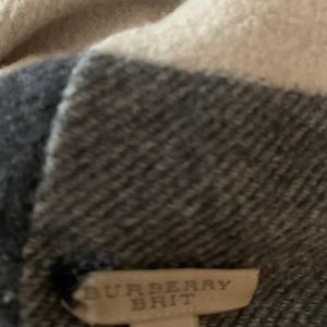 Burberry neck warmer